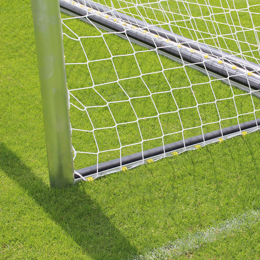 Hochklappbarer Bodenrahmen mit PlayersProtect für Jugend-Fußballtore